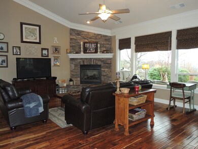 1107 Coggins St, Redding, CA 96003 - photo 3