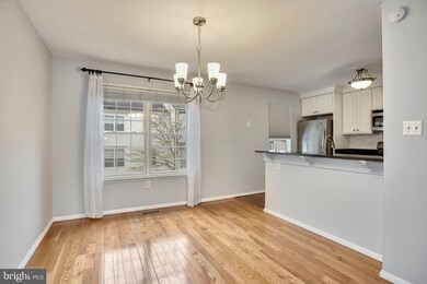 2357 Hunters Square Ct, Reston, VA 20191 - photo 7