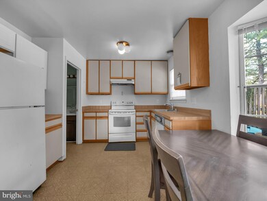 6907 Storch Cir, Lanham, MD 20706 - photo 5