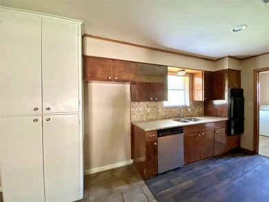 2916 Encino Ave, Bay City, TX 77414 - photo 7