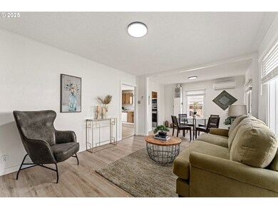 2080 College Way, Medford, OR 97504 - photo 3