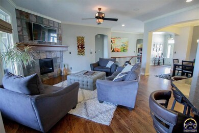 6320 SW 42nd Cir, Topeka, KS 66610 - photo 2