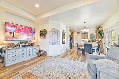 402 Waterside Dr, Central Point, OR 97502 - photo 3