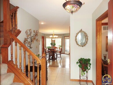 910 SE Oakridge Ln, Topeka, KS 66609 - photo 3