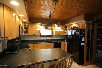 413 S Elm St, Three Oaks, MI 49128 - photo 5