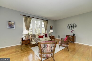 2337 N Oak St, Falls Church, VA 22046 - photo 4
