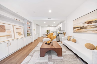 709 E Walnut St unit 222, Pasadena, CA 91101 - photo 2