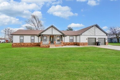 215 S 10th St, Thomas, OK 73669 - photo 2
