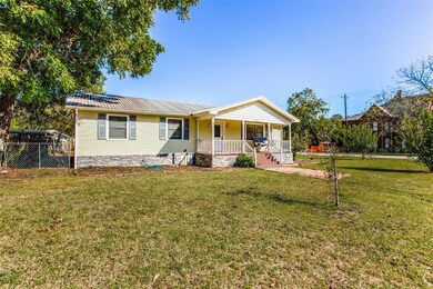 402 W Walnut St, Whitewright, TX 75491 - photo 3