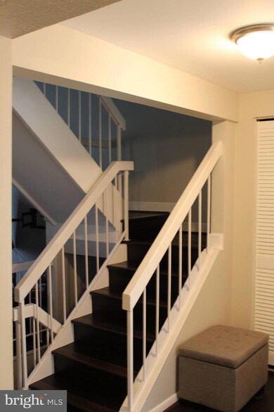 18468 Stone Hollow Dr, Germantown, MD 20874 - photo 4