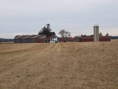 3835 Rutland-Dunn Town Line Rd, Rutland, WI 53575 - photo 4