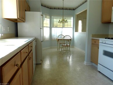 Pleanty of room and cupboard storage space in this