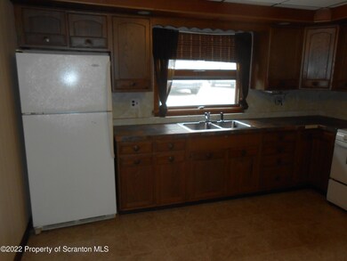 105 W 105-107 109 W Warren Unit 2, Dunmore, PA 18512 - photo 4