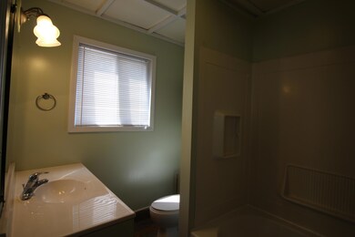 718 Butterworth 1 Bathroom 3