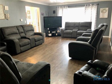 517 W College Ave, Woodville, OH 43469 - photo 7