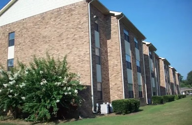 705 NE 7th St, Other, GA 35555 - photo 4