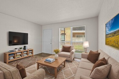 8100 Creekbend Dr unit 131, Houston, TX 77071 - photo 3