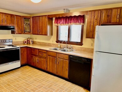 21 Libby St, Ludlow, MA 01056 - photo 3