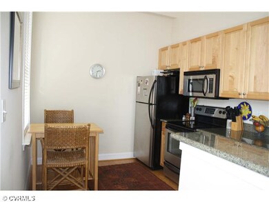 An alternate view of the kitchen showing the eat-i