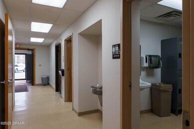 1425 S Columbia Rd, Grand Forks, ND 58201 - photo 4