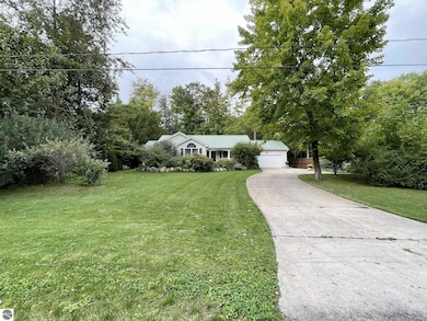 6417 E Harbor Dr, Elk Rapids, MI 49629 - photo 3