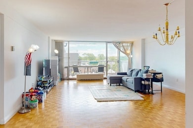 45 Longwood Ave unit 812, Brookline, MA 02446 - photo 2