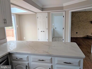 4850 Slatestone Ct, Fairfax, VA 22030 - photo 6