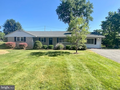 115 E Glenn Rd, Hershey, PA 17033 - photo 2