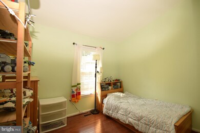 9590 Lindenbrook St, Fairfax, VA 22031 - photo 7