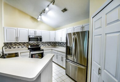 835. W. Barrington Inside-2