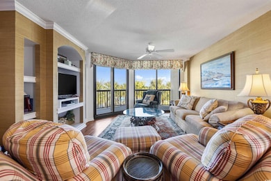 Living room with a textured ceiling, ornamental mo