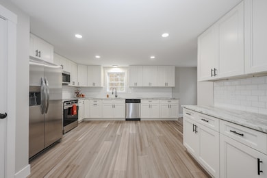 1 Sheraton Dr, Hudson, NH 03051 - photo 4