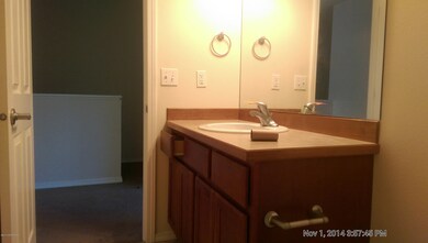 Bathroom Upstairs (2)