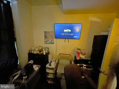 1711 N Caroline St, Baltimore, MD 21213 - photo 3