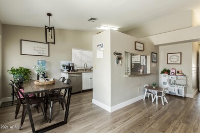 131 W Ivyglen St, Mesa, AZ 85201 - photo 6