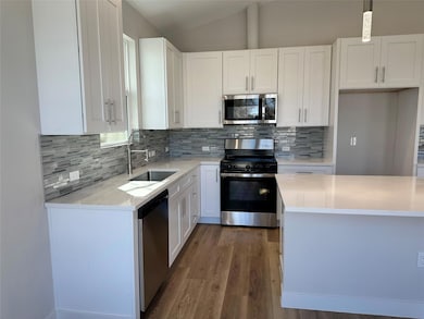 1115 Neches St, Lockhart, TX 78644 - photo 3