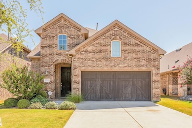 View of front property featuring a front yard and 
