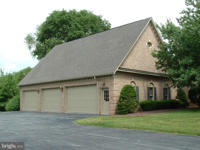 13010 Lance Cir, Hagerstown, MD 21742 - photo 2