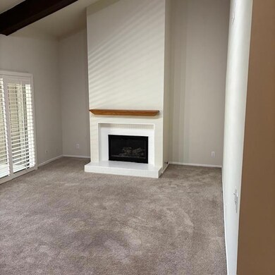 LIVING ROOM W/FIREPLACE