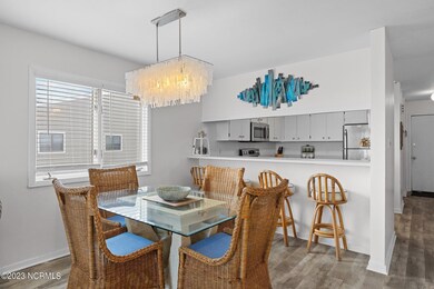 Dining Area & Kitchen