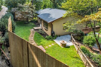 245 Gypsy Ln, Hendersonville, NC 28792 - photo 2