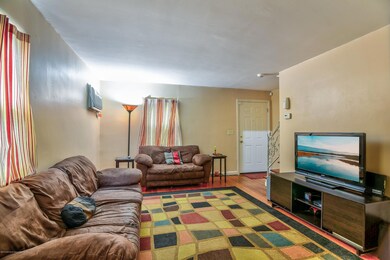 004_Living Room