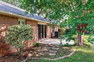 2742 Riverside Drive-8