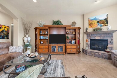 005_26-2743wdesertspringsrd26_241