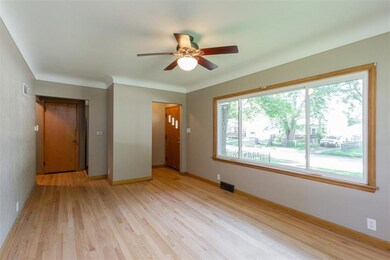 2300 11th Ave SE, Cedar Rapids, IA 52403 - photo 2