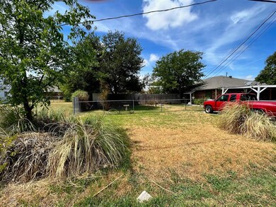 Side view shows back yard