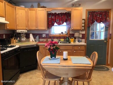 279 Franklin St, North Adams, MA 01247 - photo 5