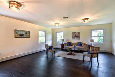 004_Living Room