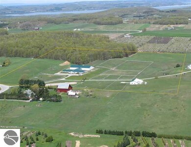 7505 E Harrys Rd, Traverse City, MI 49684 - photo 4