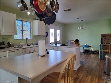 Gourmet kitchen